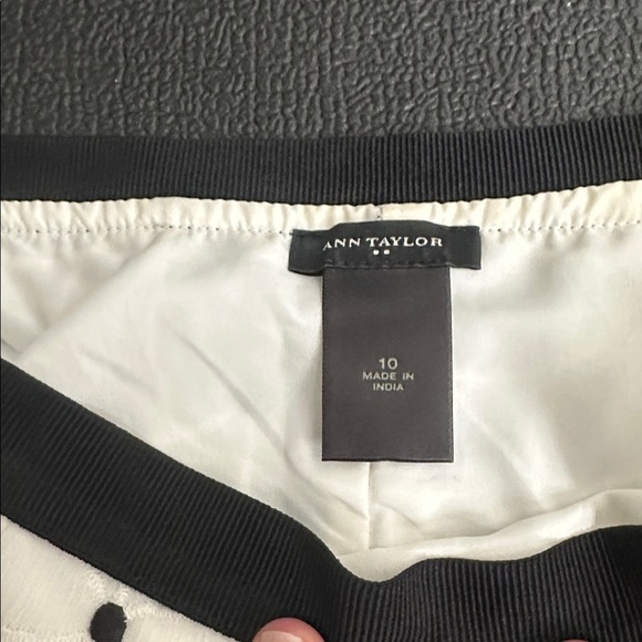 Ann Taylor Cream and Black Patterned A-Line Skirt size 10 - Picture 4 of 8